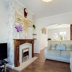 Eejs Charming 3 Bed - With Large Garden Hostel London
